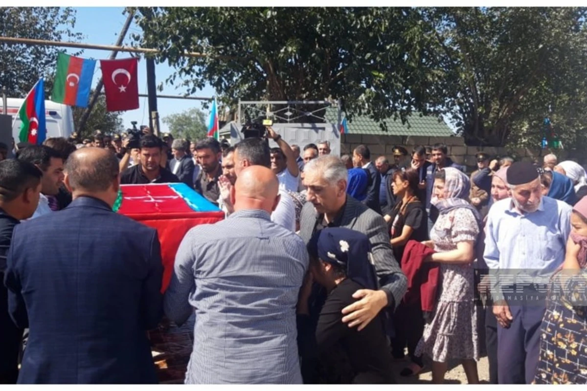 Meyitinin qalıqları 30 il sonra Xocavənddə tapılan Əhməd Babaşovla vida mərasimi keçirilir - FOTO