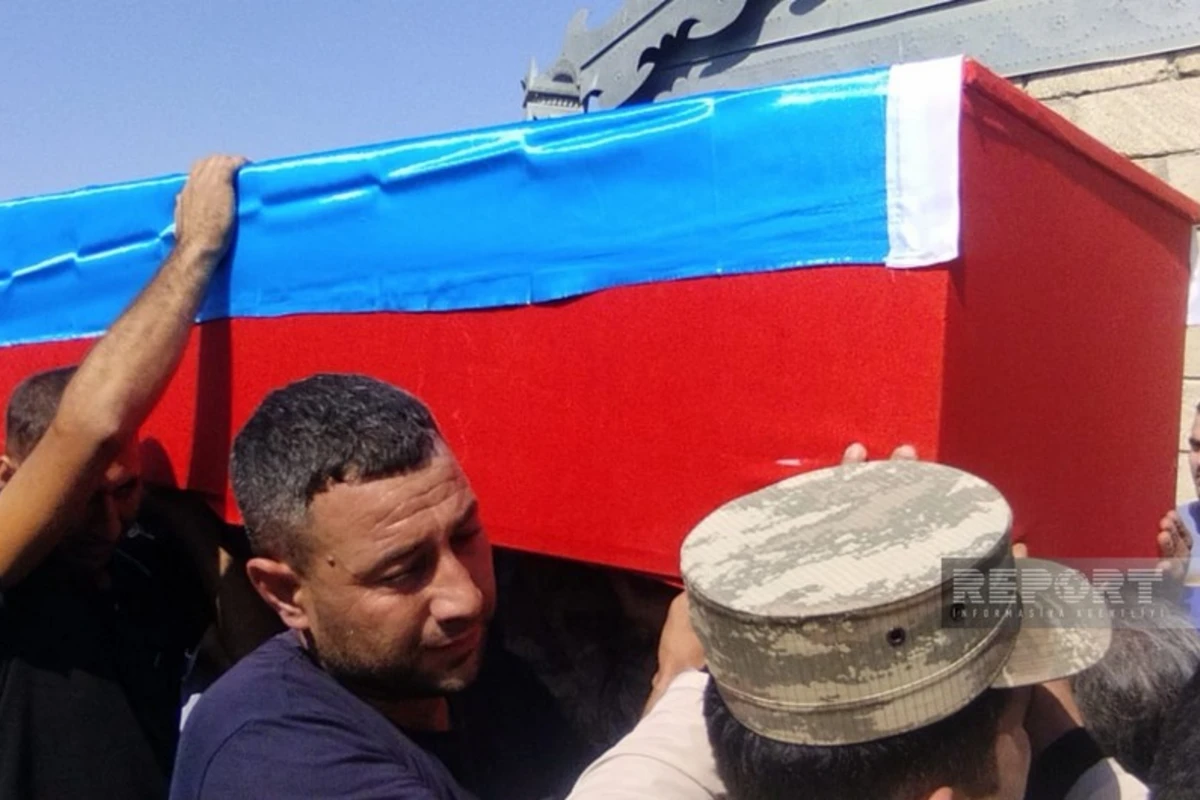 В Сальяне похоронили военнослужащего, останки которого были обнаружены спустя 30 лет - ФОТО