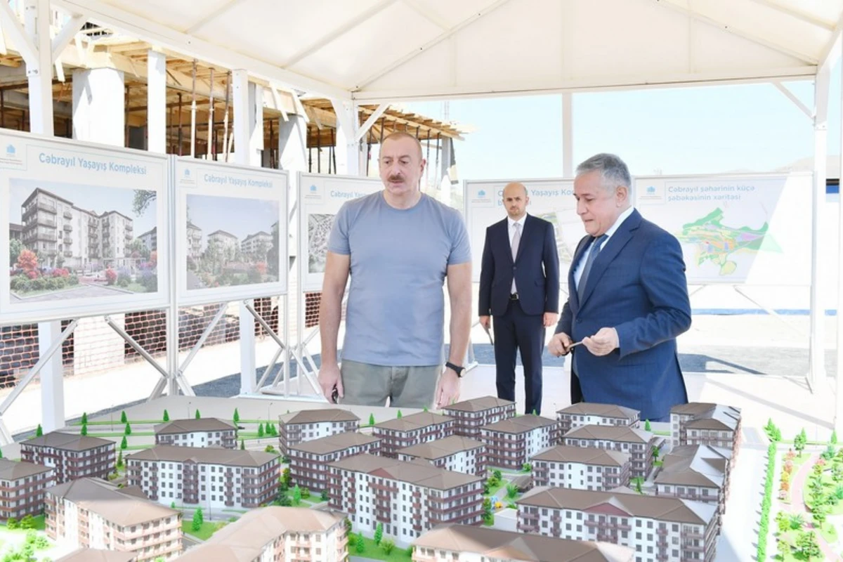 Prezident İlham Əliyev Cəbrayıl Yaşayış Kompleksində aparılan tikinti işləri ilə tanış olub - FOTO Prezident İlham Əliyev Cəbrayıl Yaşayış Kompleksində aparılan tikinti işləri ilə tanış olub - FOTO