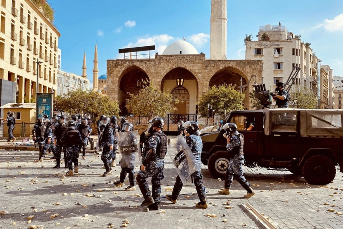 Ermənilər Azərbaycanın Livandakı səfirliyinin qarşısında təxribata cəhd ediblər