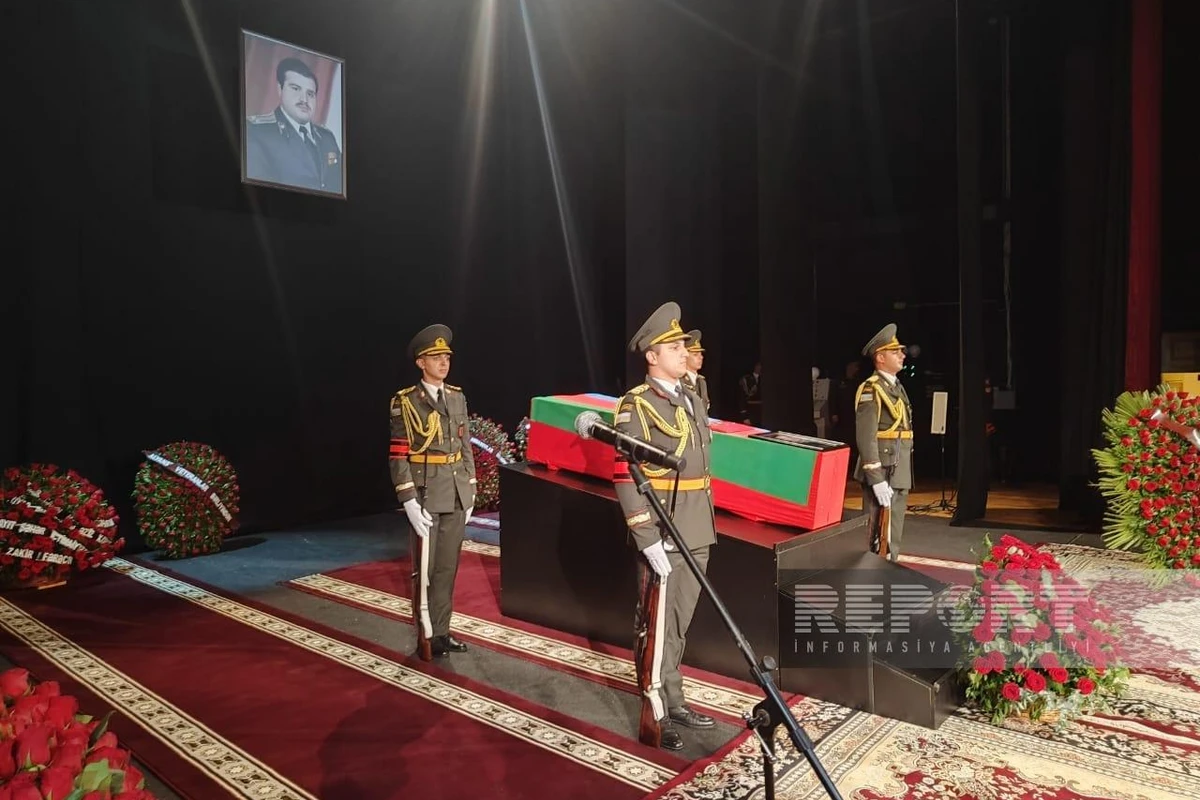 Milli Qəhrəman Riad Əhmədovun nəşi dəfn edilir  - FOTO - YENİLƏNİB