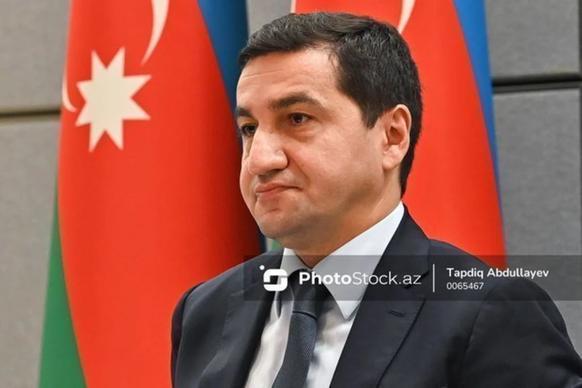 Hikmət Hacıyev: “Azərbaycan Qarabağın 30 il əvvəlki kimi çiçəklənən dinc regiona çevrilməsini istəyir”