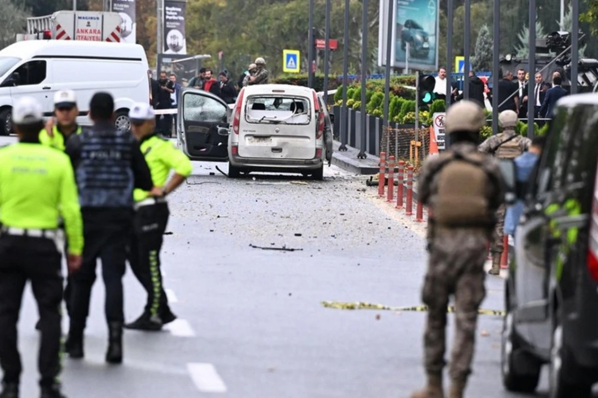 Türkiyədə DİN-in binası önünüdə terrorçu özünü partladıb: Ölən və yaralılar var - VİDEO