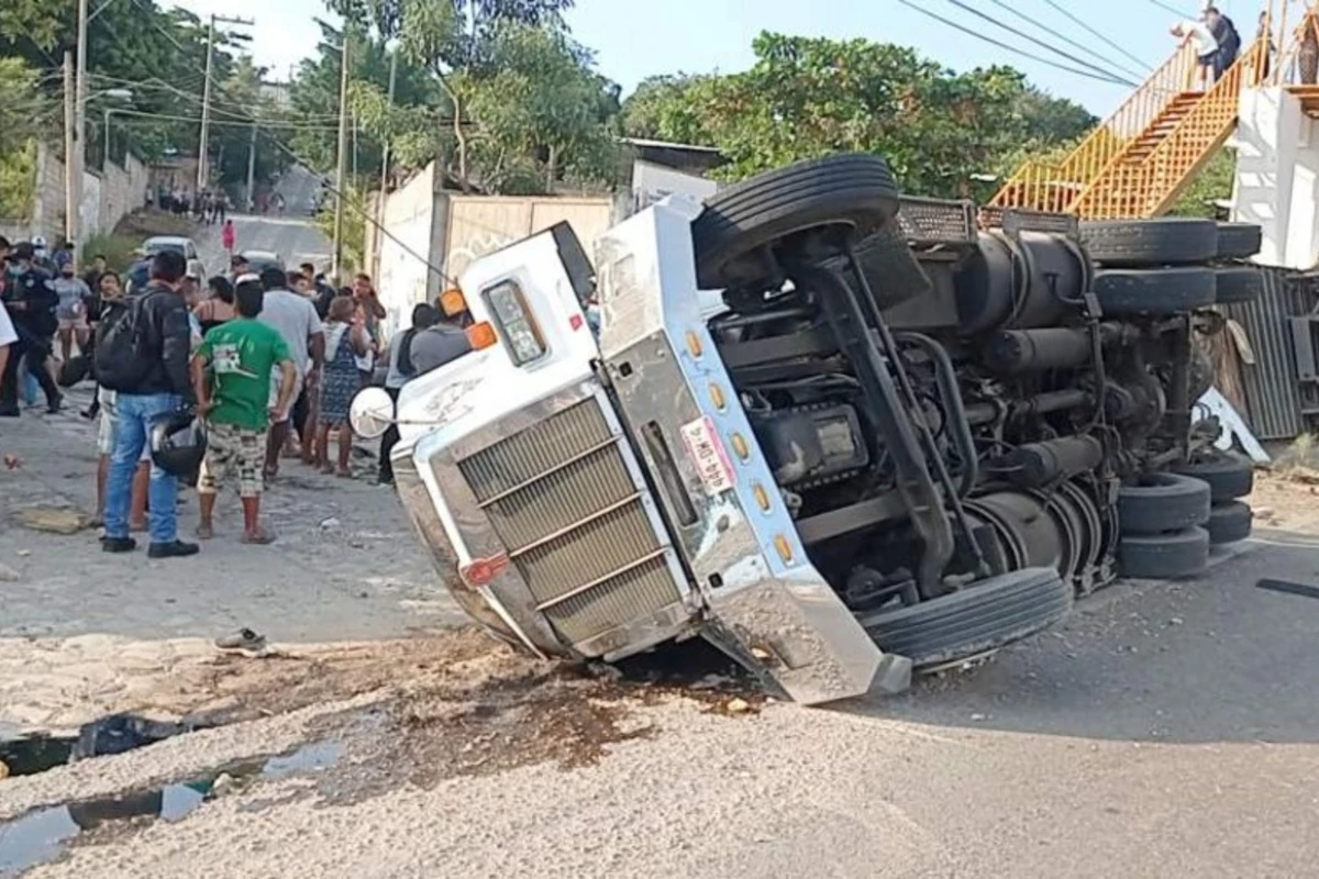Meksikada yük maşını aşdı: 10 nəfər öldü, 15 nəfər yaralandı