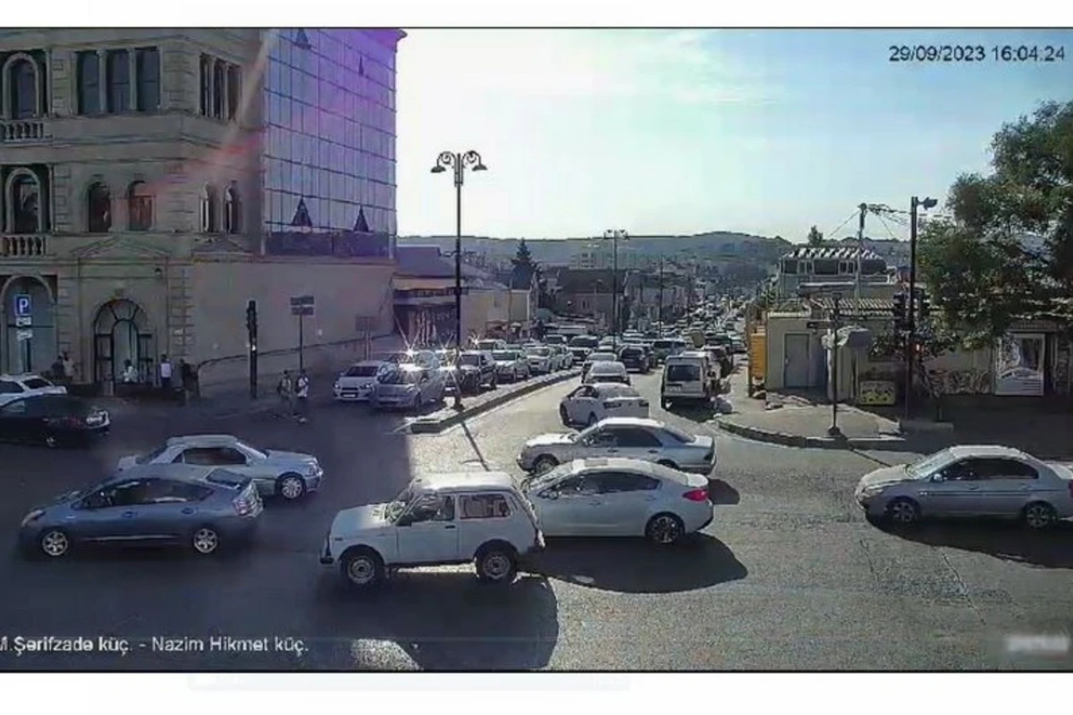 В Баку на ряде улиц изменена схема организации дорожного движения - ВИДЕО В Баку на ряде улиц изменена схема организации дорожного движения - ВИДЕО