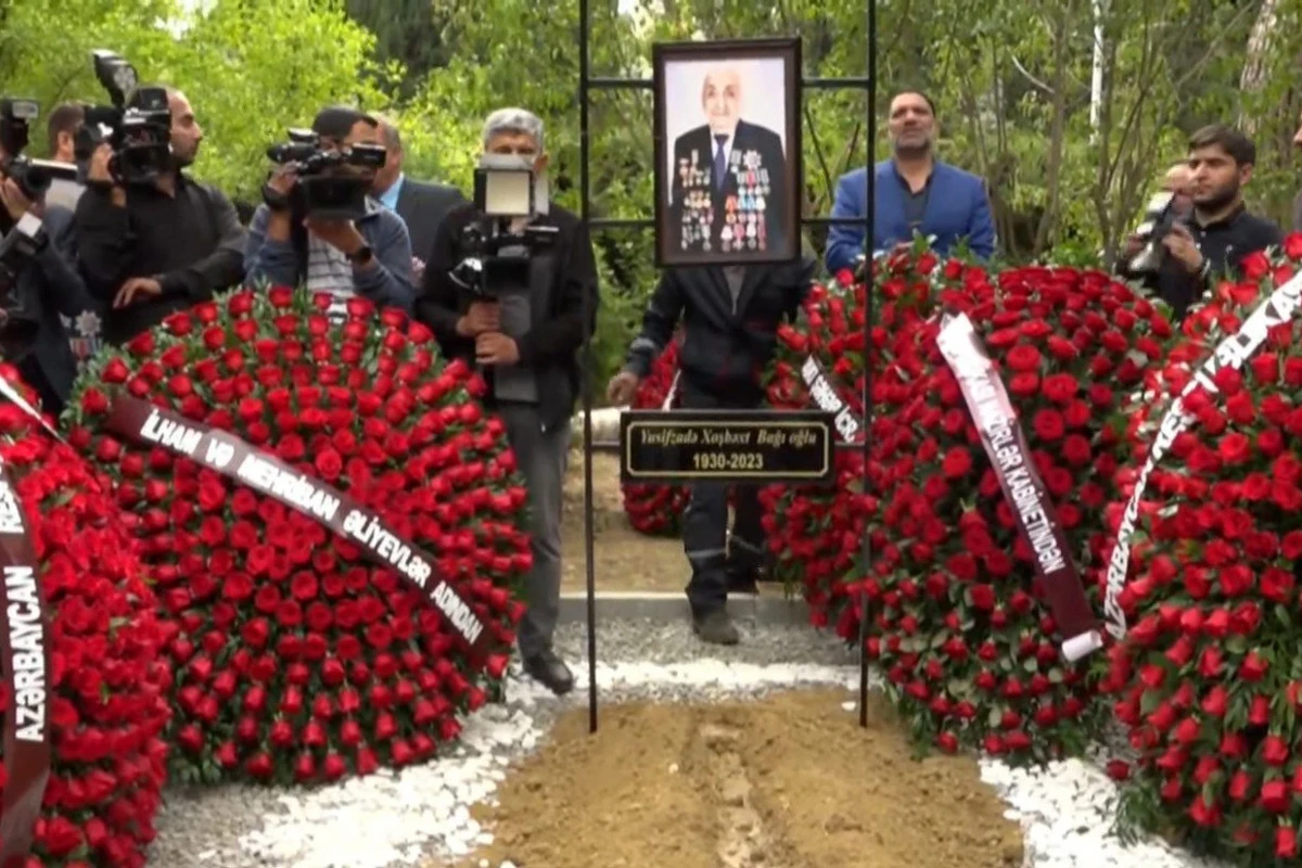 Хошбахт Юсифзаде похоронен - ОБНОВЛЕНО + ВИДЕО Хошбахт Юсифзаде похоронен - ОБНОВЛЕНО + ВИДЕО