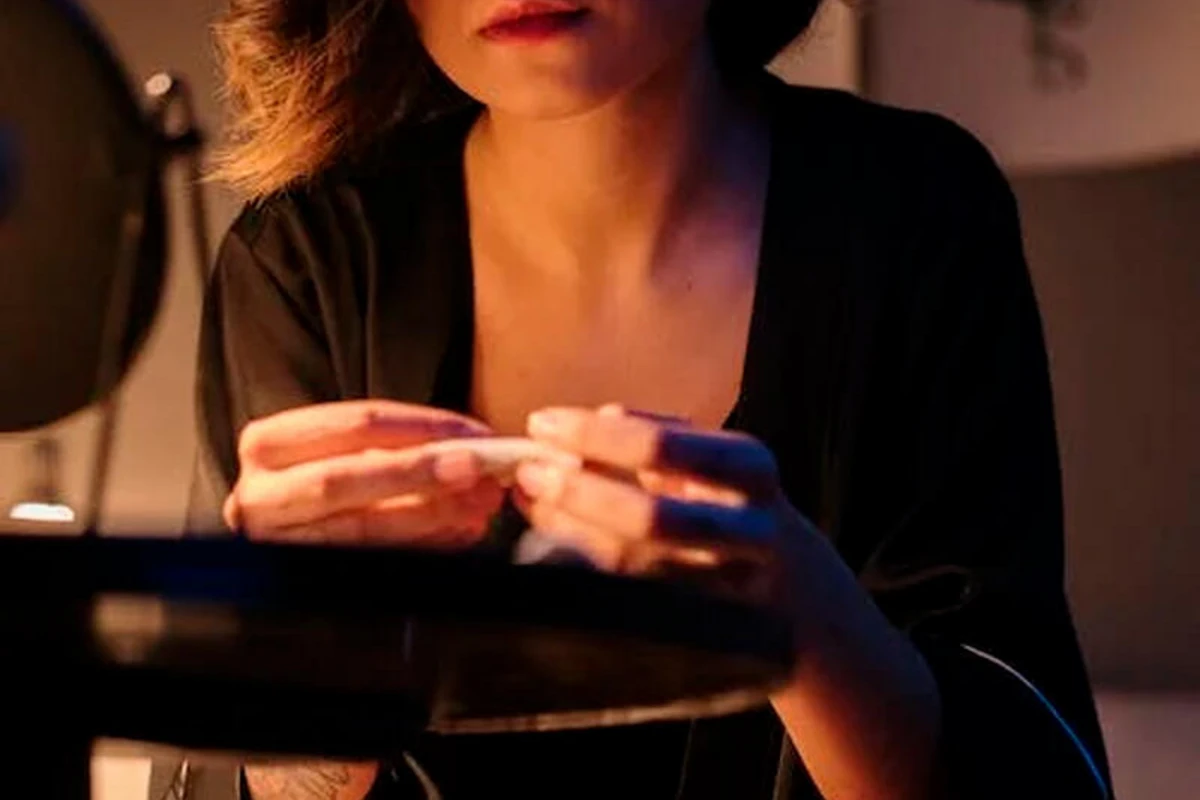 Ana qızının nömrəsini gənc oğlana verdi, atası isə... - Bakıda film kimi olay