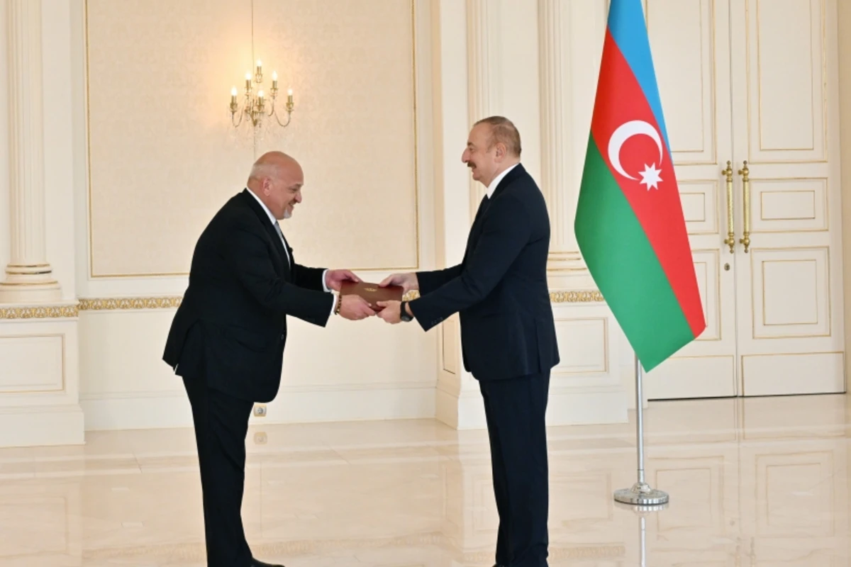 İlham Əliyev İordaniyanın ölkəmizdə yeni təyin olunmuş səfirinin etimadnaməsini qəbul edib - FOTO