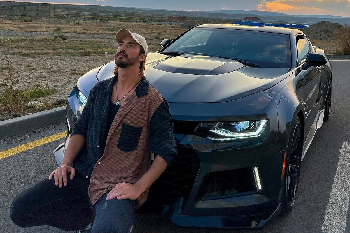 Roza Zərgərlinin aktyor oğlu özünə yeni avtomobil aldı - FOTO