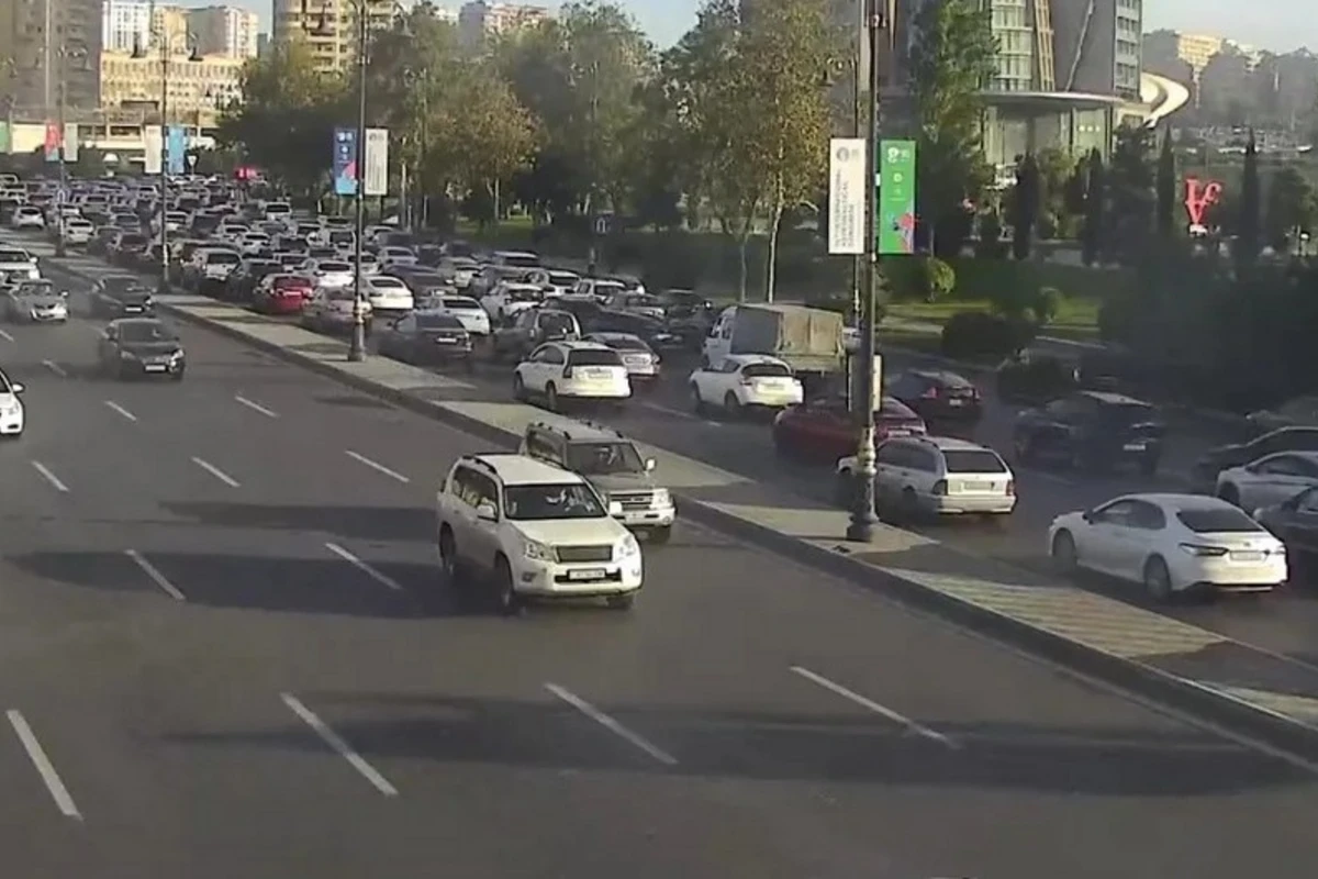 Bakının bəzi küçələrində tıxac yaranıb - SİYAHI