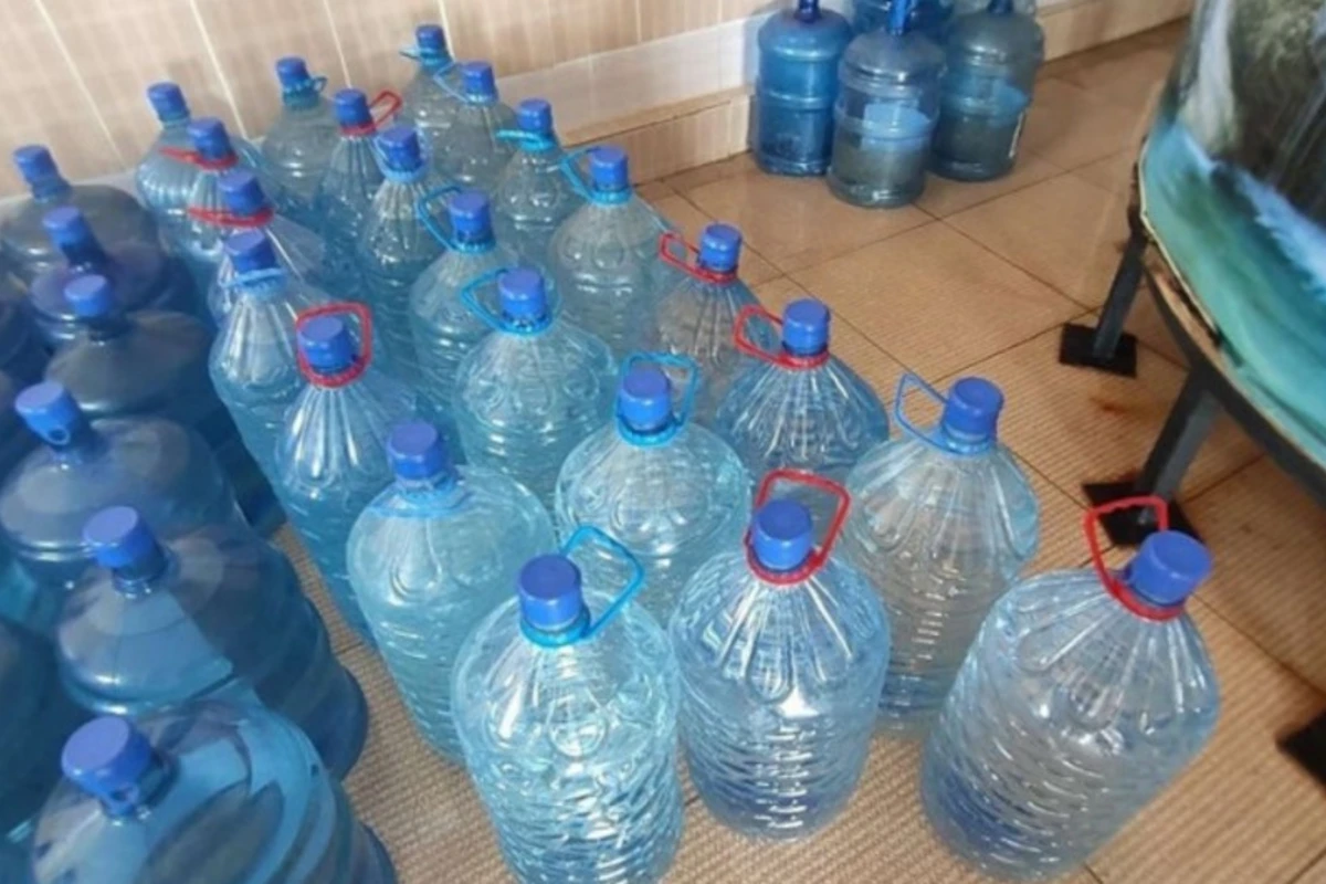 Bakıda su emalı və qablaşdırılması müəssisəsində yoxlama keçirilib, nöqsanlar aşkarlanıb - FOTO