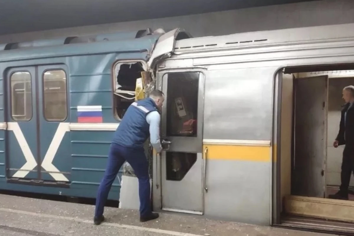 Три станции Московского метрополитена закрыли из-за столкновения поездов - ВИДЕО