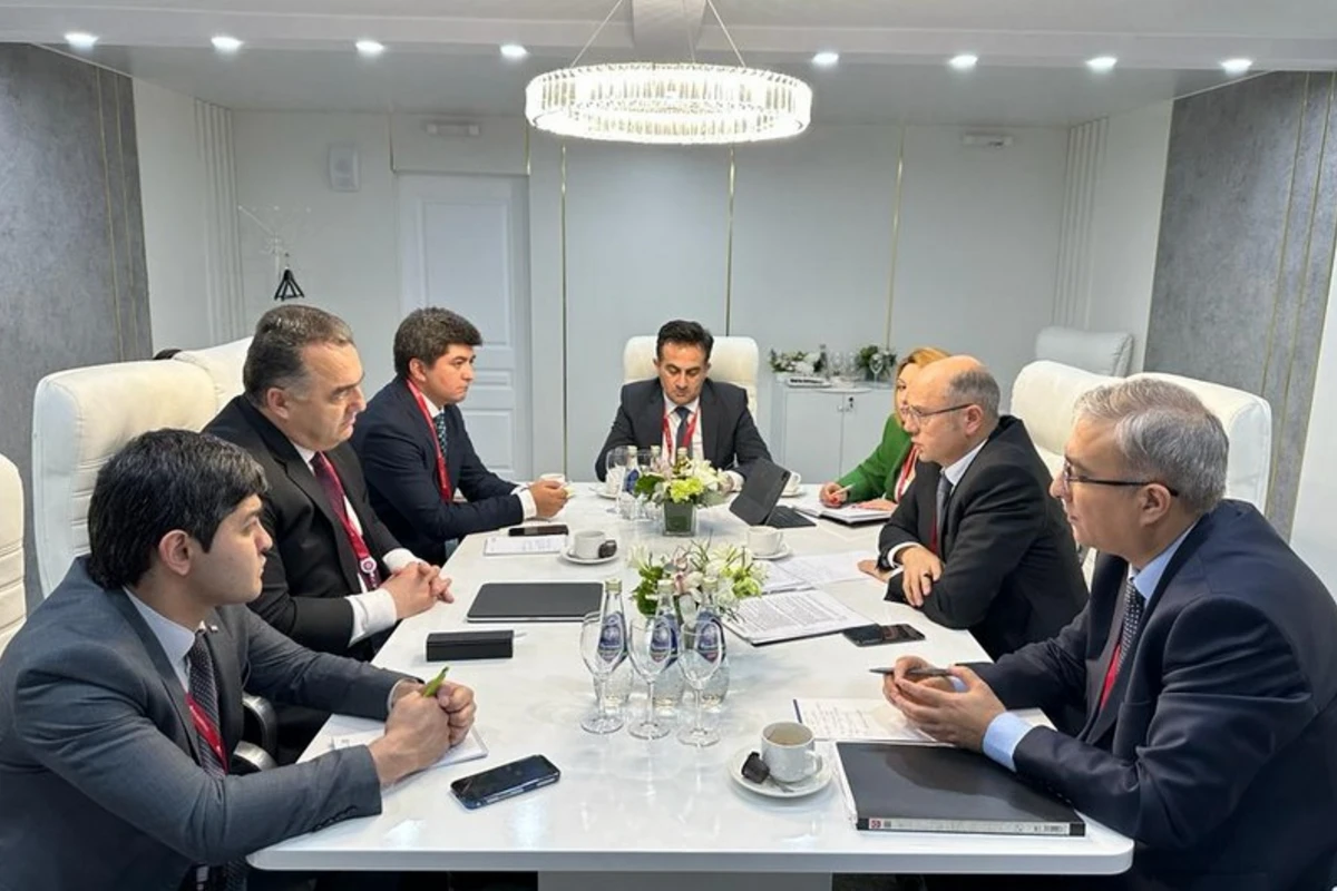 Azərbaycan və Rusiya enerji şirkətləri birgə əməkdaşlığı müzakirə ediblər - FOTO Azərbaycan və Rusiya enerji şirkətləri birgə əməkdaşlığı müzakirə ediblər - FOTO