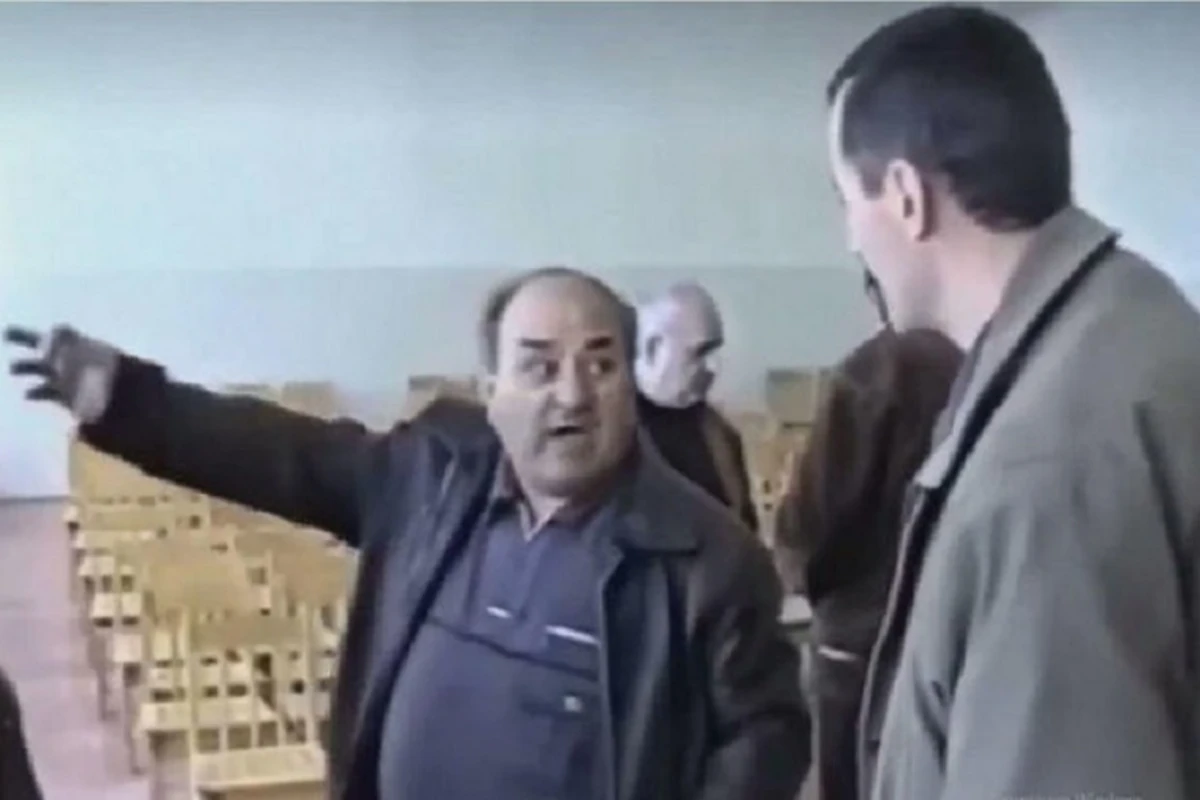 2005-ci ilin görüntüləri: Əsgəranda ermənilərin azərbaycanlılarla dostluq əlaqələrinin müzakirəsi - VİDEO