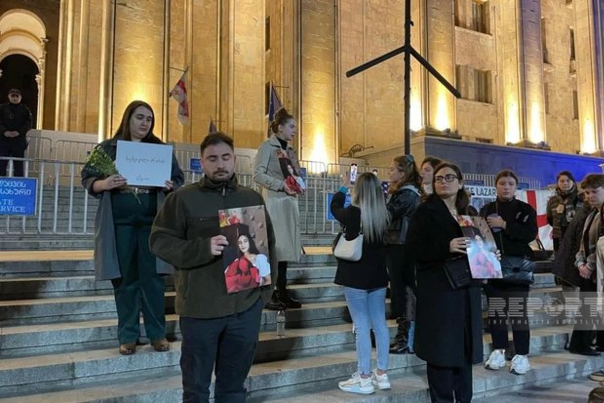 Tbilisidə erkən nikahla bağlı aksiya keçirilib - FOTO Tbilisidə erkən nikahla bağlı aksiya keçirilib - FOTO