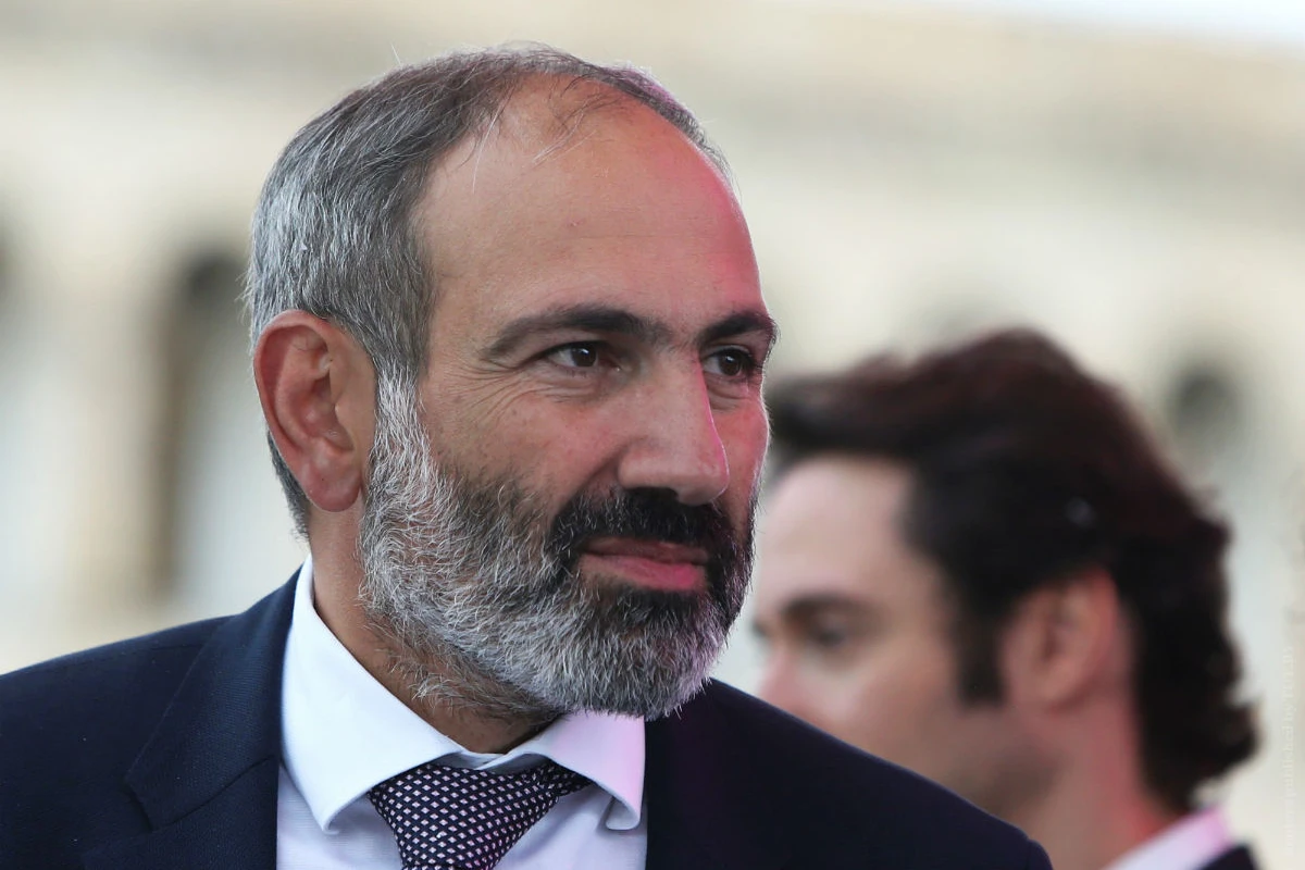 Nikol Paşinyan Fransaya gedib