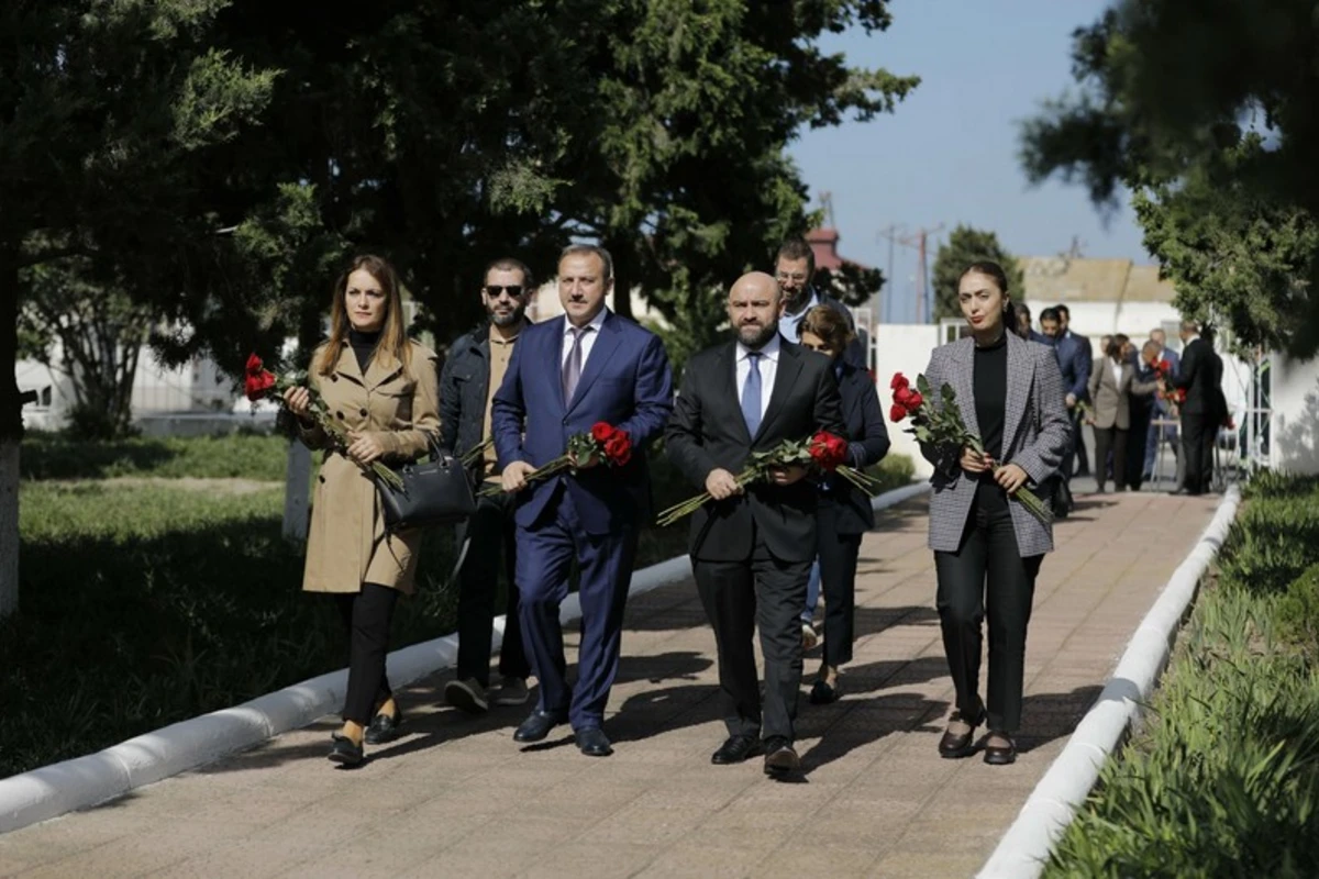 SOCAR-ın vitse-prezidentləri Çilov adasına səfər edib - FOTO