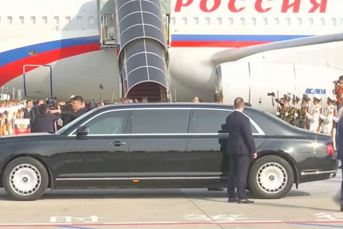 Путин прилетел в Пекин - ВИДЕО