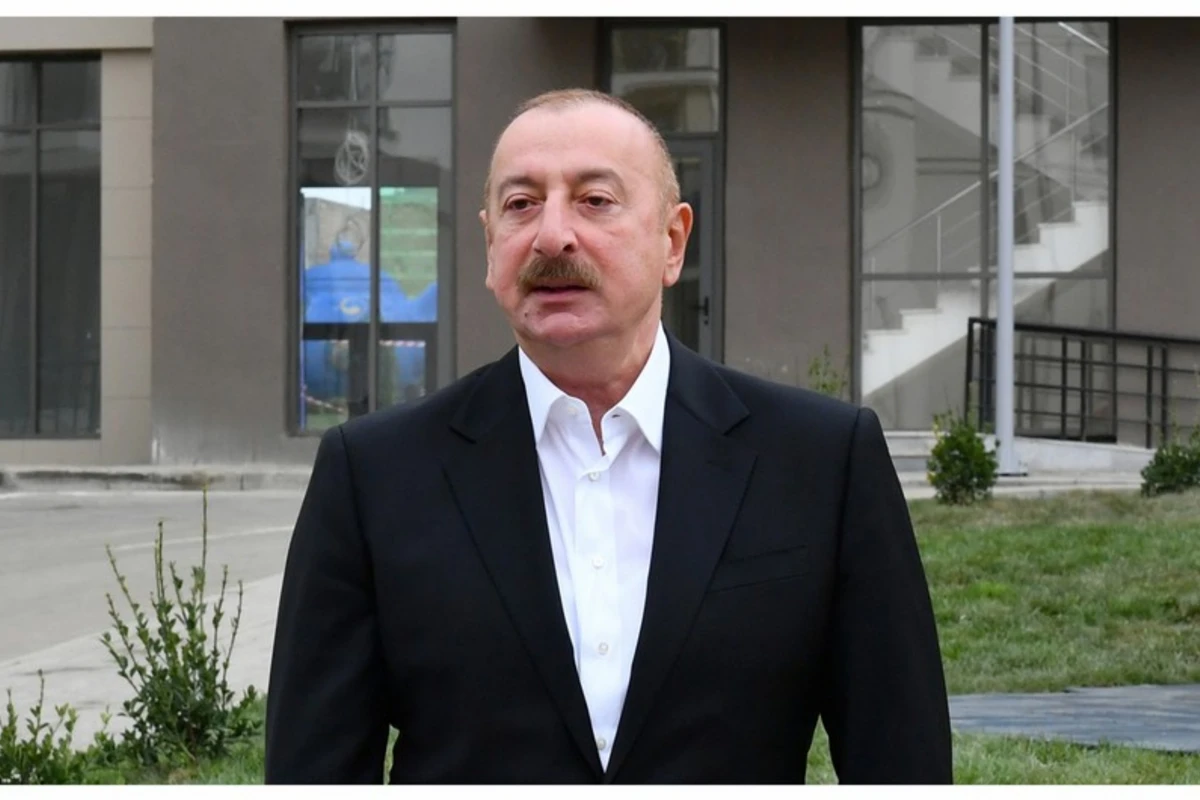 Prezident Füzulidə sakinlərlə görüşdə şəhidlərimizə ehtiramını bir daha ifadə edib Prezident Füzulidə sakinlərlə görüşdə şəhidlərimizə ehtiramını bir daha ifadə edib