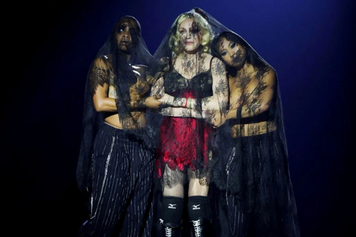 Madonna konsertinin ikinci günündə 300 MİN CƏRİMƏLƏNDİ - FOTO