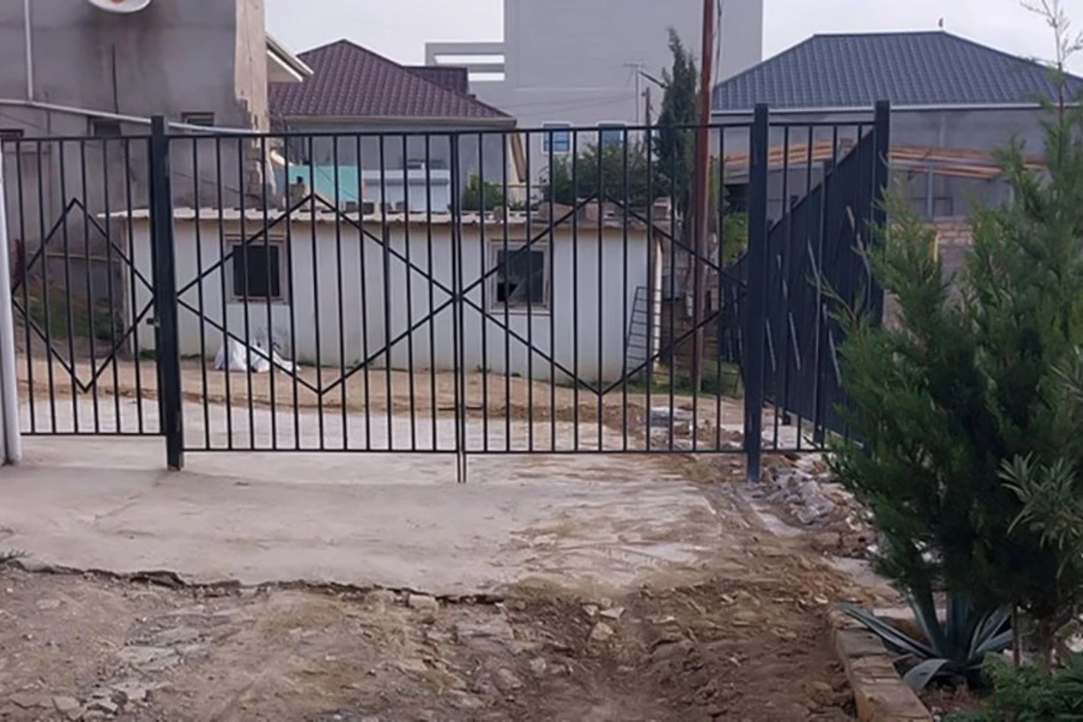 Badamdarda məktəblə bağlı qalmaqal: Direktorla sakin arasında nə problem var? - FOTO