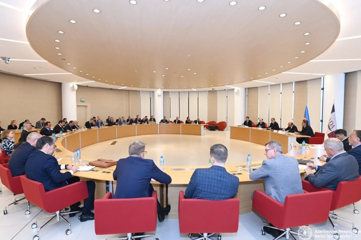 Ceyhun Bayramov Avropa ölkələrinin səfirləri ilə Ermənistanla sülh və normallaşma prosesini müzakirə edib