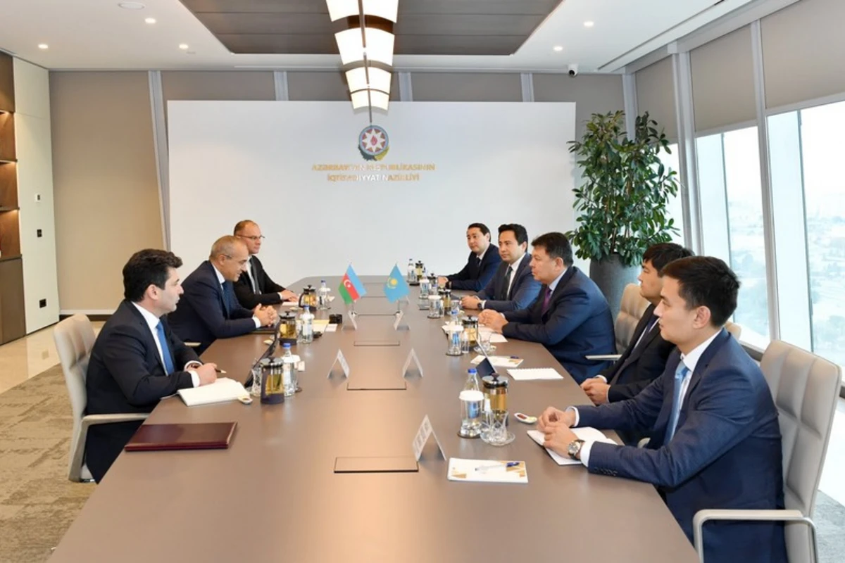 Azərbaycan və Qazaxıstan iqtisadi əlaqələrin gücləndirilməsini müzakirə edib