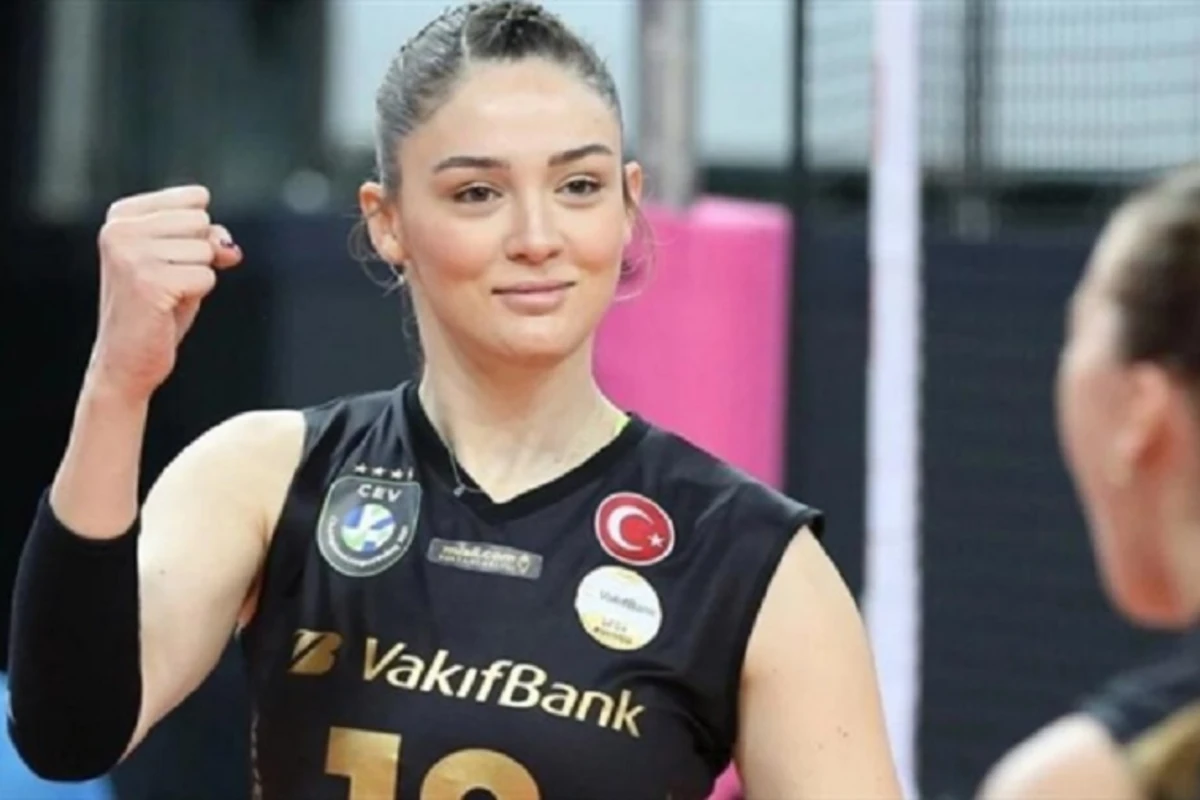Zehra Güneşin geyimi müzakirələrə səbəb oldu- FOTO