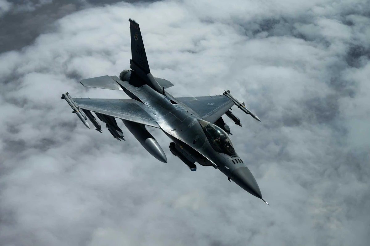 США перебросили на Ближний Восток эскадрилью F-16