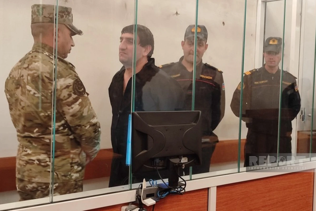 Bakıda qeyri-rəsmi yaşadığı qadına işgəncə veməkdə təqsirləndirilən şəxsə hökm oxunub - FOTO
