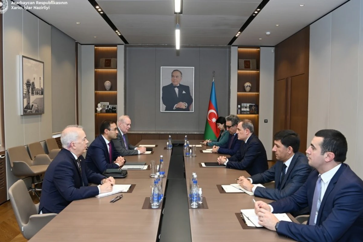 Глава МИД Азербайджана встретился с председателем Caspian Policy Center - ФОТО