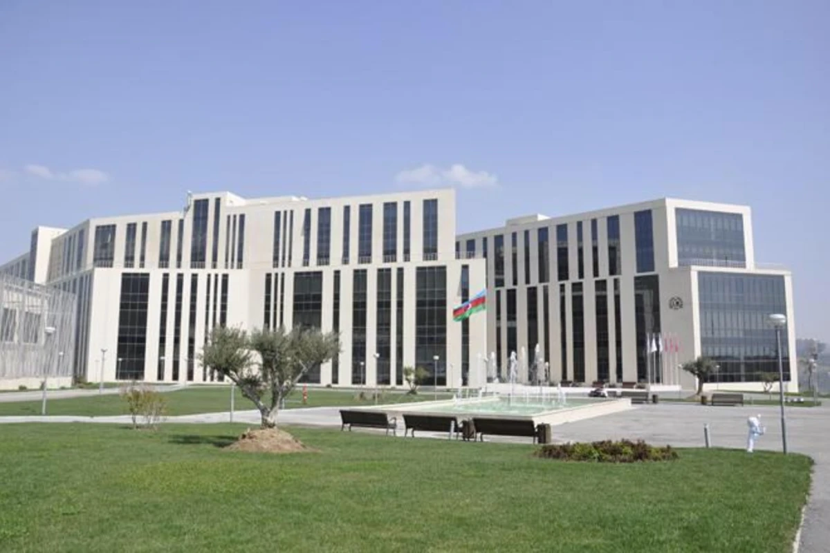 Moskva Dövlət Universitetinin Bakı filialı İŞÇİ AXTARIR
