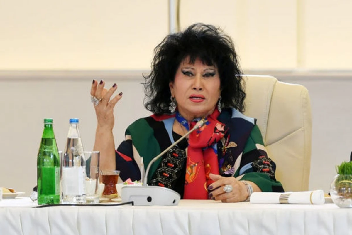 Zeynəb Xanlarova: And içmişəm ki, danışmayacam - VİDEO Zeynəb Xanlarova: And içmişəm ki, danışmayacam - VİDEO