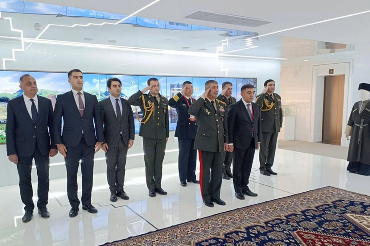 Zakir Həsənov Çinin müdafiə sənayesi kompleksinə daxil olan şirkət rəhbərləri ilə görüşüb - FOTO