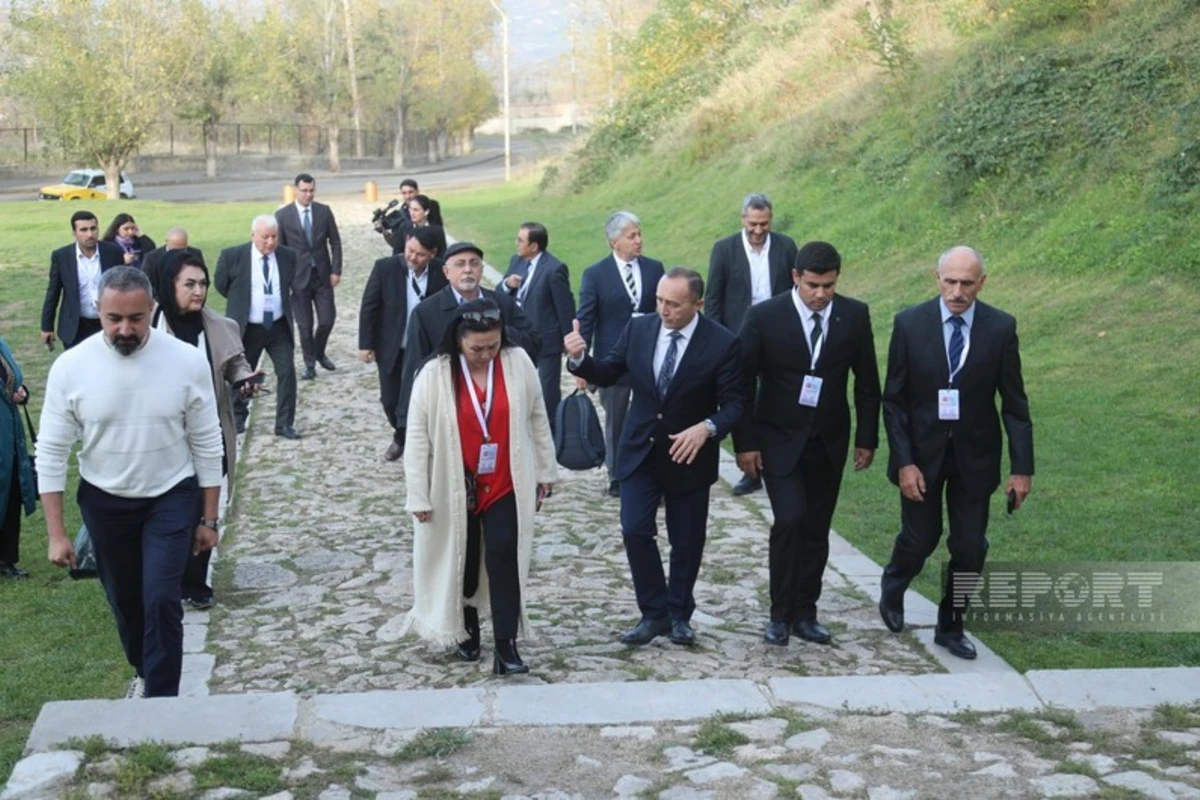 TÜRKSOY-un teatr rəhbərləri Şuşanı gəziblər - FOTO