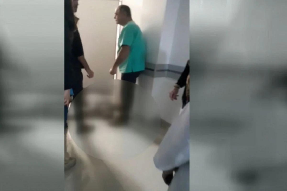 Ürəyinə stend qoyulan şəxs həkim otağının qarşısında ÖLDÜ - VİDEO Ürəyinə stend qoyulan şəxs həkim otağının qarşısında ÖLDÜ - VİDEO