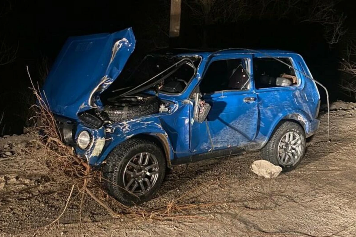 В Азербайджане автомобиль столкнулся с трактором, есть погибший