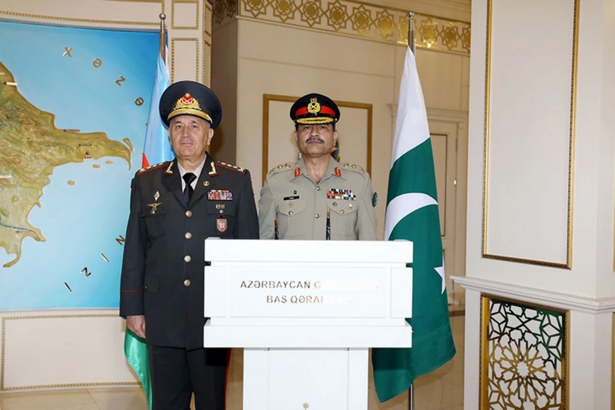 Kərim Vəliyev pakistanlı komandanla ikitərəfli və üçtərəfli təlimlərin artırılmasını müzakirə edib - FOTO