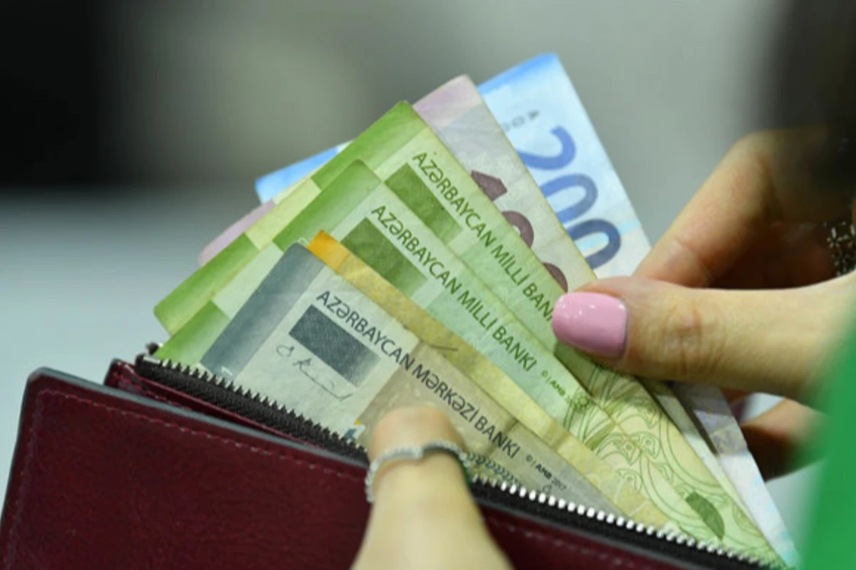 Artım olub - 383 AZN-dən 484 manata - FOTO