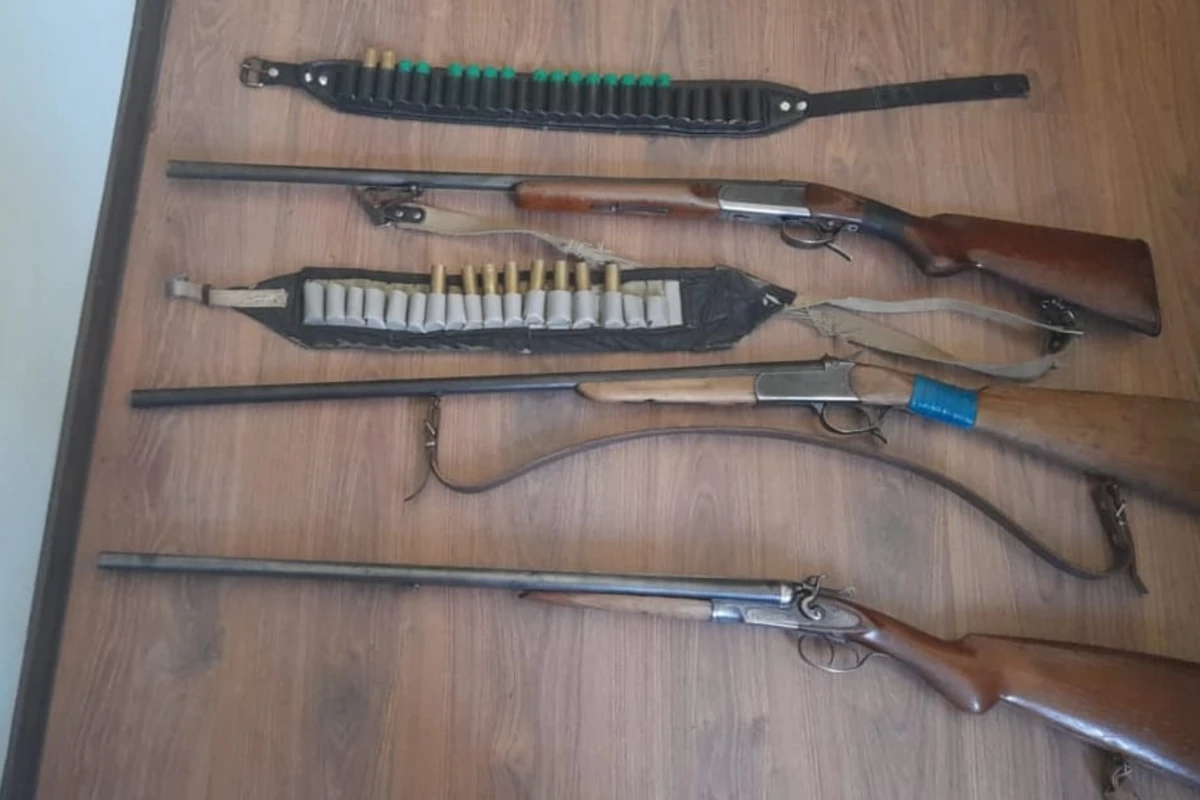 Lerik sakinlərindən qanunsuz saxlanılan odlu silahlar aşkarlanıb Lerik sakinlərindən qanunsuz saxlanılan odlu silahlar aşkarlanıb