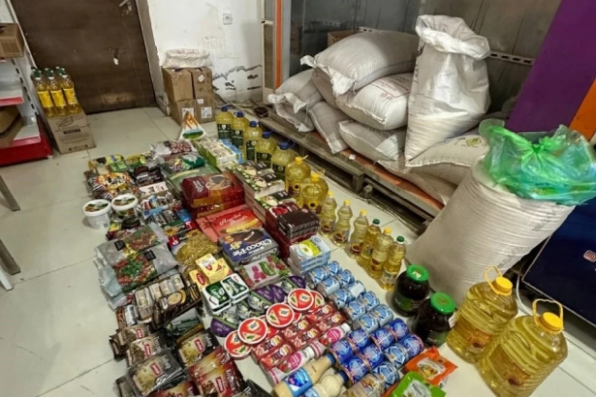 Bu marketdə qidaya yararsız məhsullar satılırmış - FOTO