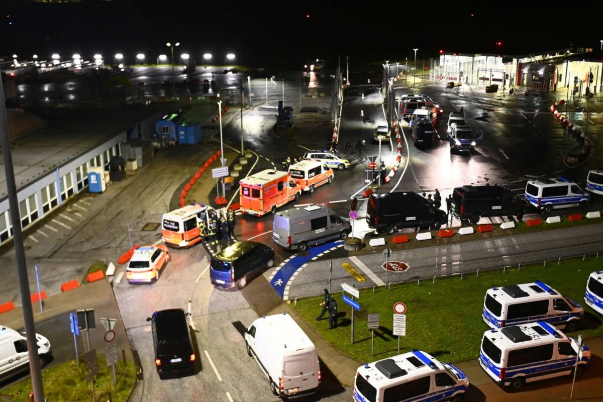 Silahlı şəxslə əlaqədar Hamburq aeroportu fəaliyyətini dayandırıb - VİDEO Silahlı şəxslə əlaqədar Hamburq aeroportu fəaliyyətini dayandırıb - VİDEO