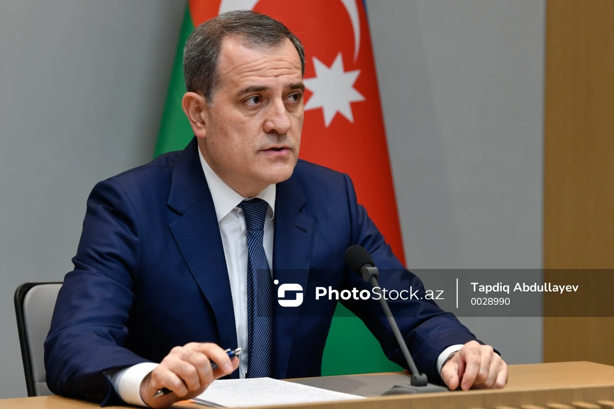 Ceyhun Bayramov Rumıniyaya rəsmi səfərə yola düşdü - FOTO