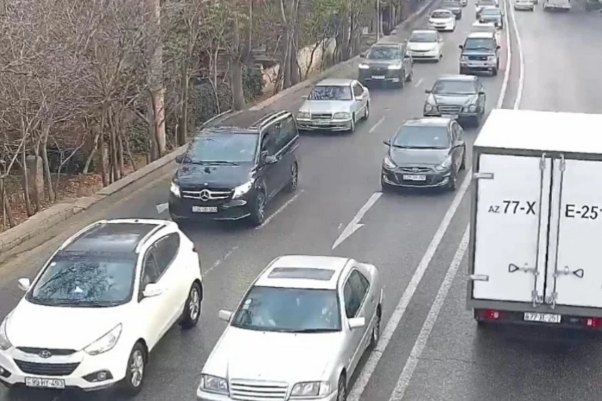 Bakının bir sıra yollarında tıxac yaranıb - SİYAHI Bakının bir sıra yollarında tıxac yaranıb - SİYAHI