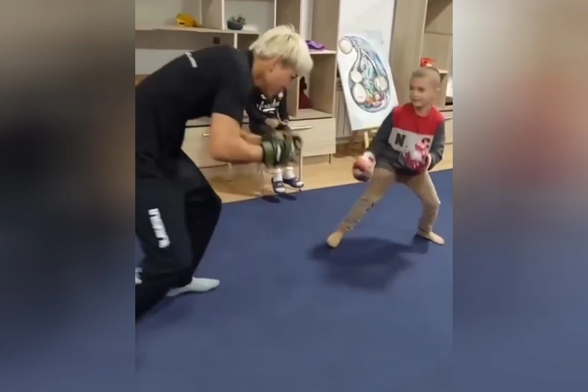 Məşhur MMA döyüşçüsü Bakıda uşaq sığınacağında olub - VİDEO