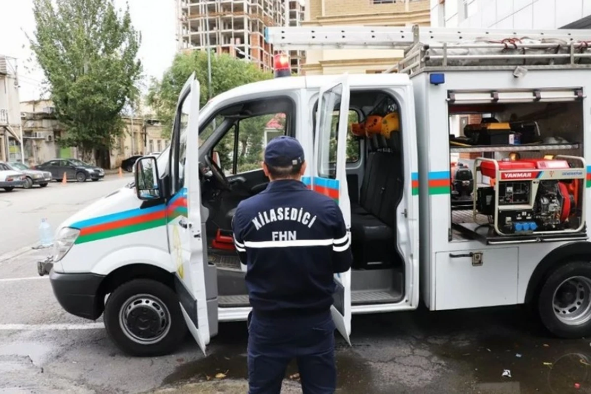 Bakıda qüllədə köməksiz vəziyyətdə qalan şəxs xilas edildi
