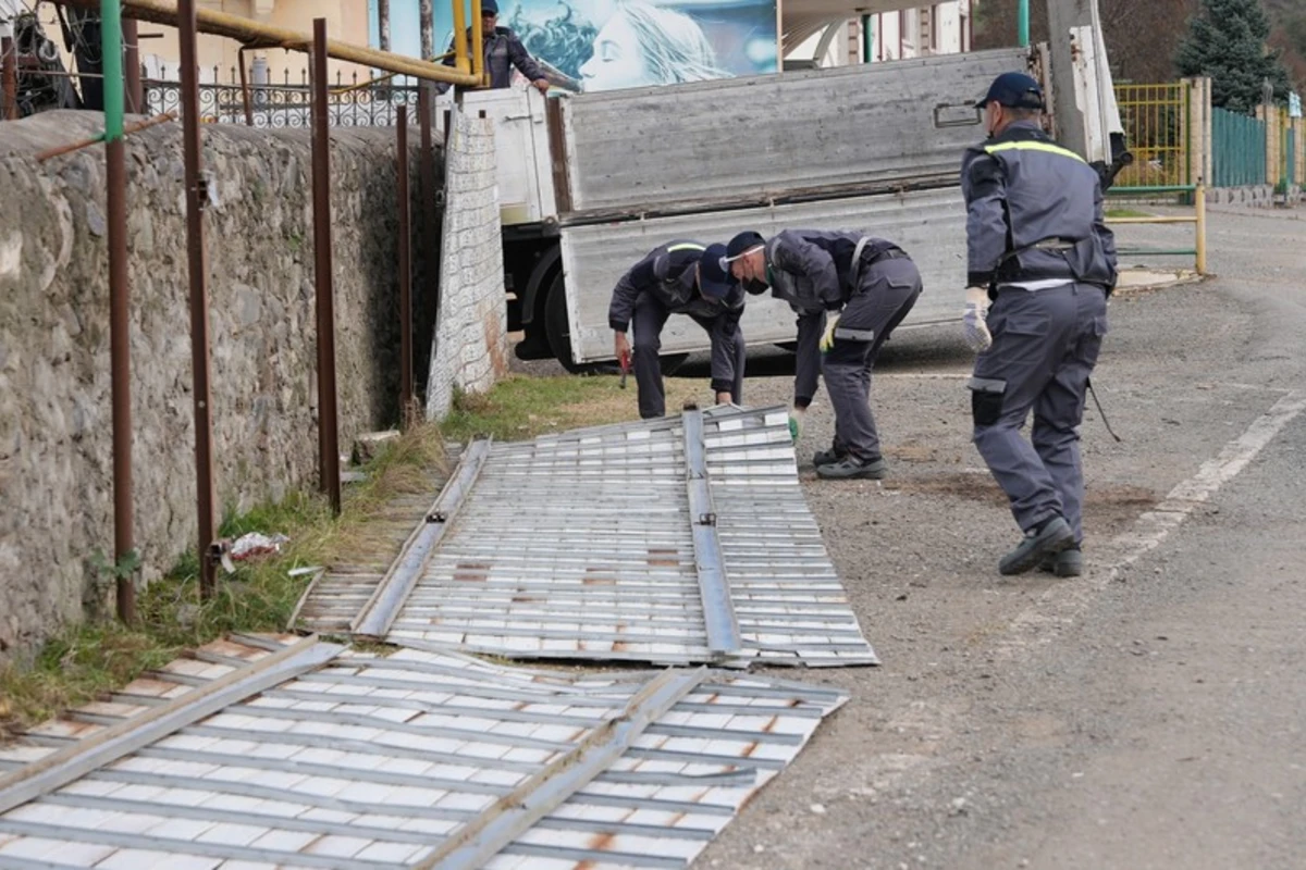 Prezidentin göstərişi ilə Vəngli kəndindəki lövhə sökülüb - FOTO