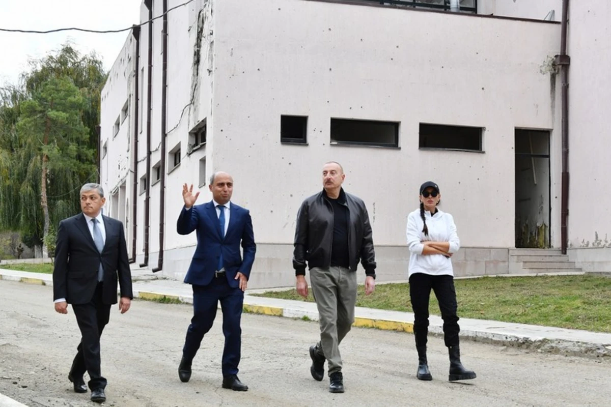 İlham Əliyev və Mehriban Əliyeva Şuşada peşə məktəbinin və kollecin binasına baxış keçiriblər - YENİLƏNİB