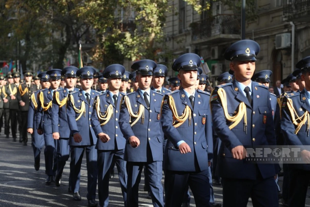 В Баку в связи с Днем Победы прошло шествие военнослужащих - ОБНОВЛЕНО + ВИДЕО