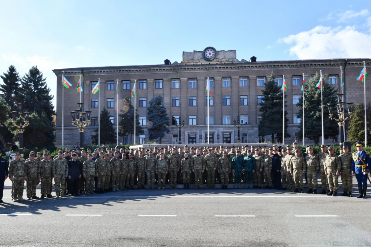 Верховный главнокомандующий Ильхам Алиев встретился в Ханкенди с военнослужащими